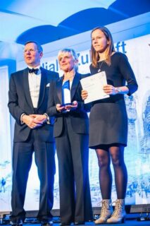 Towards entry "Dr Katharina Kolb receives the VDE Bayern Award 2023"